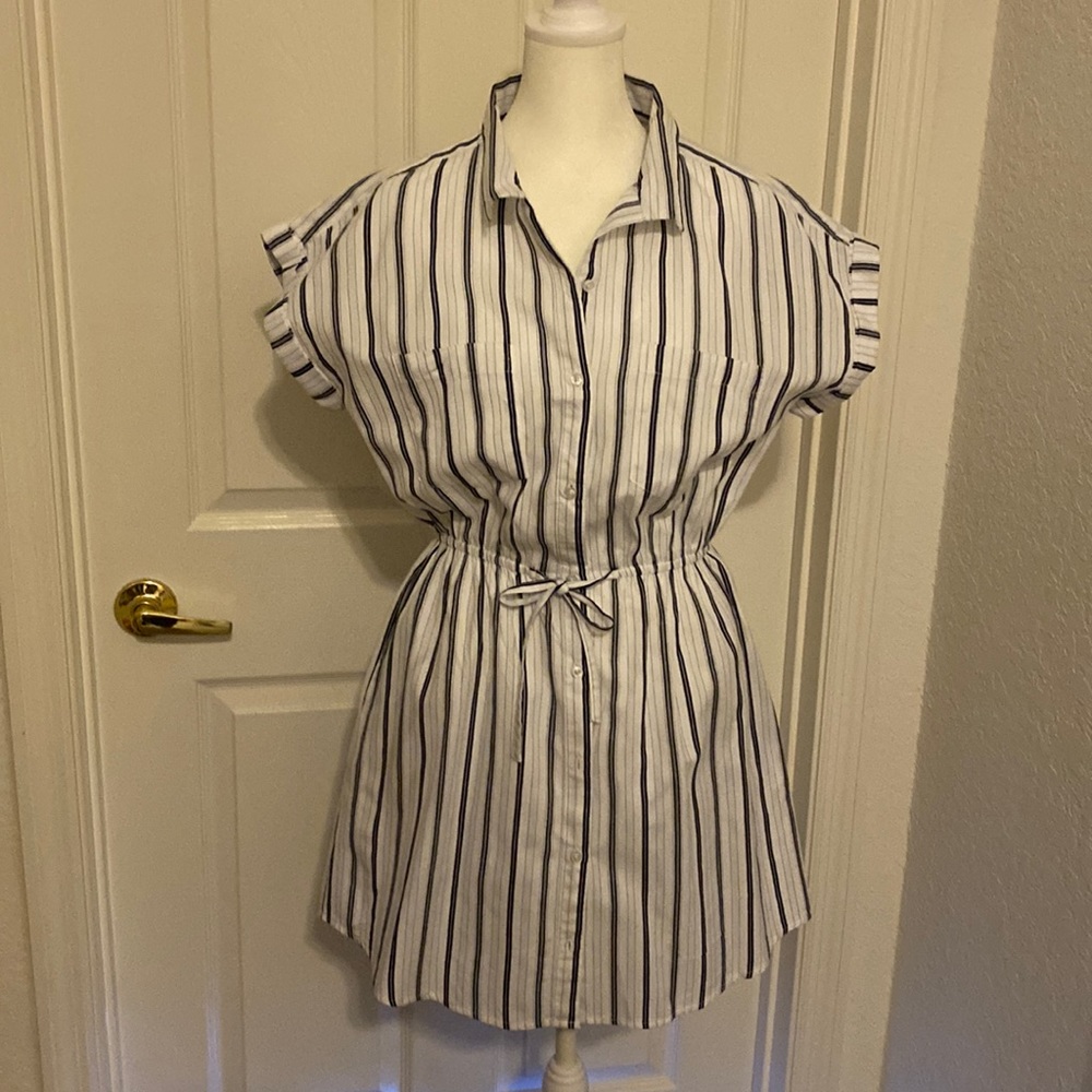 Perfect cotton navy & white button down dress. Size L